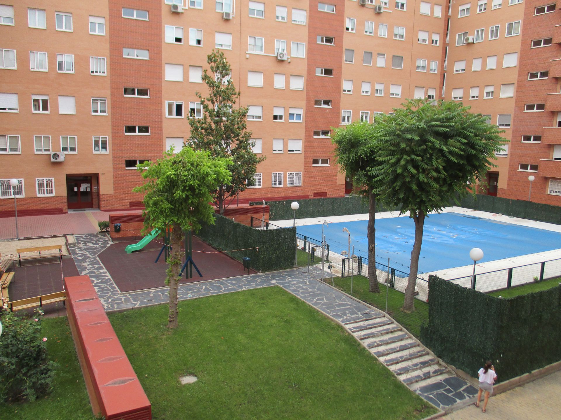 Swimming pool of Flat for sale in  Madrid Capital  with Air Conditioner, Heating and Parquet flooring