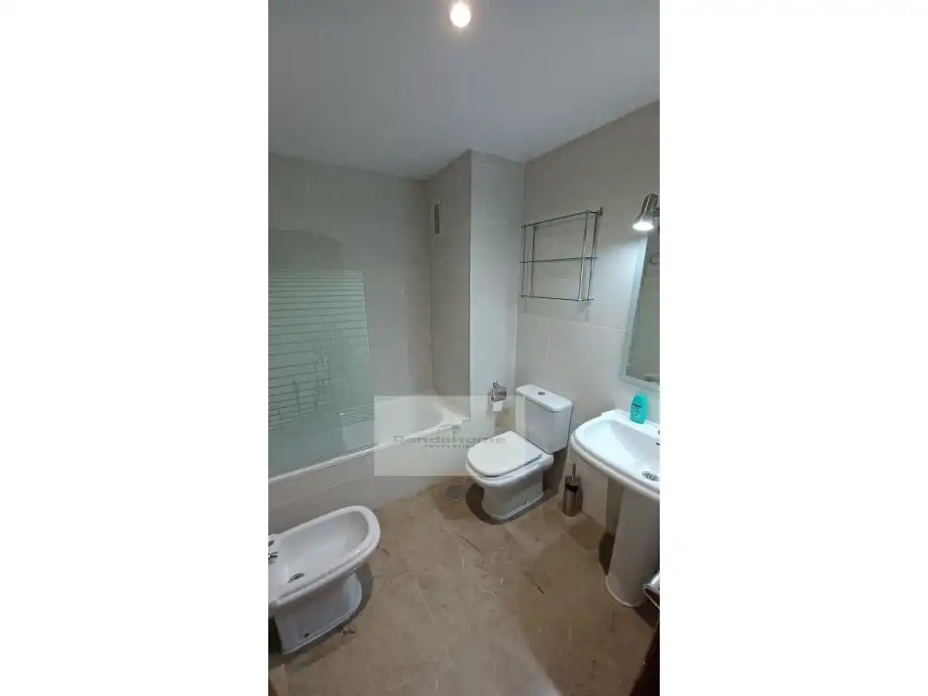 Baño de Piso de alquiler en Torremolinos con Piscina y Amueblado