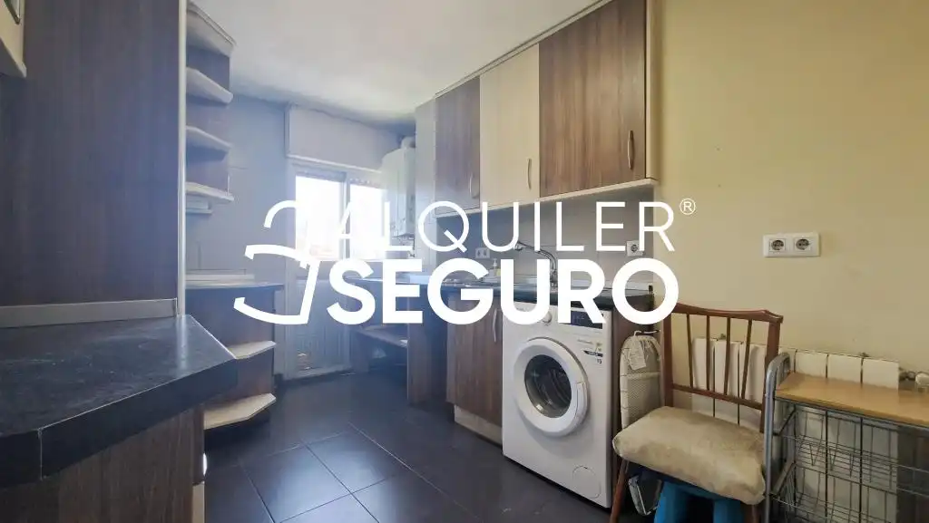 Flat for rent in Madrid  with Air Conditioner, Heating and Furnished