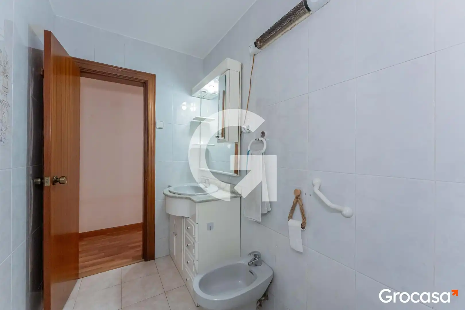 Bathroom of Flat for sale in Cornellà de Llobregat  with Oven