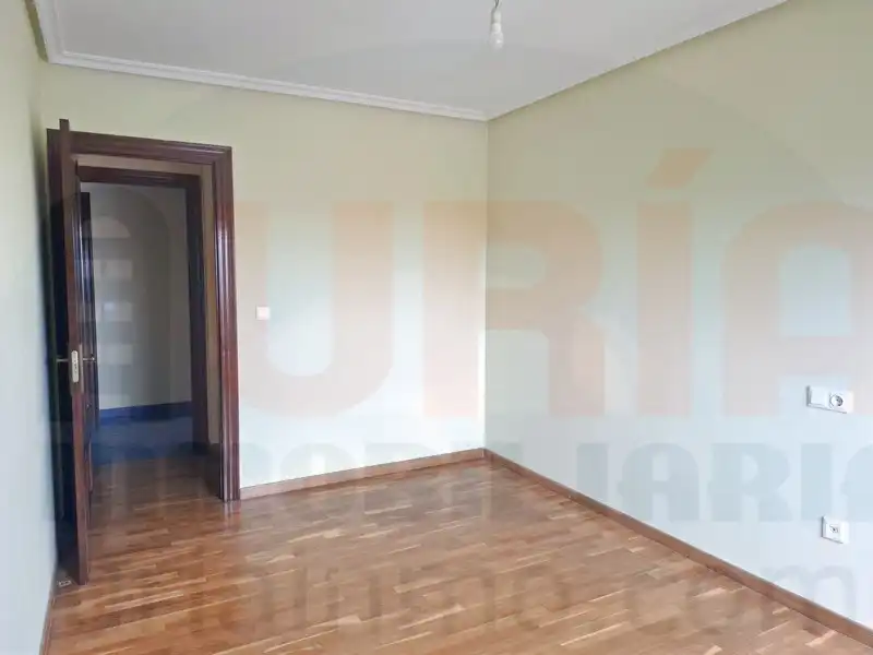 Sala d'estar de Pis en venda en Siero amb Calefacció i Parquet