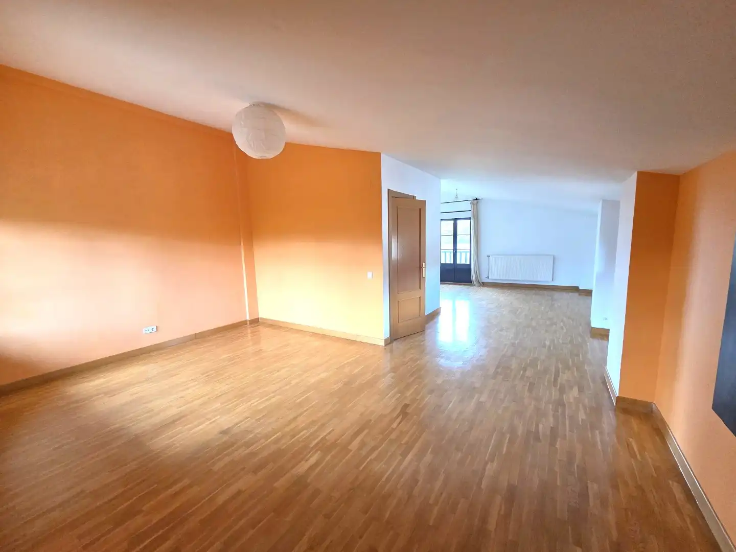 Sala de estar de Casa adosada en venta en Cardeñadijo con Calefacción, Jardín privado y Terraza