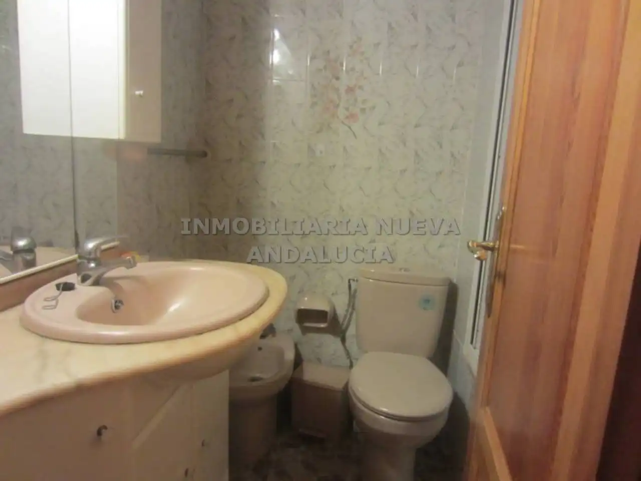 Baño de Piso de alquiler en Almería con Terraza y Amueblado