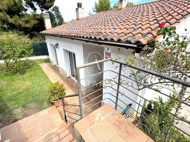 Villa con piscina in vendita a Calle Rossinyols