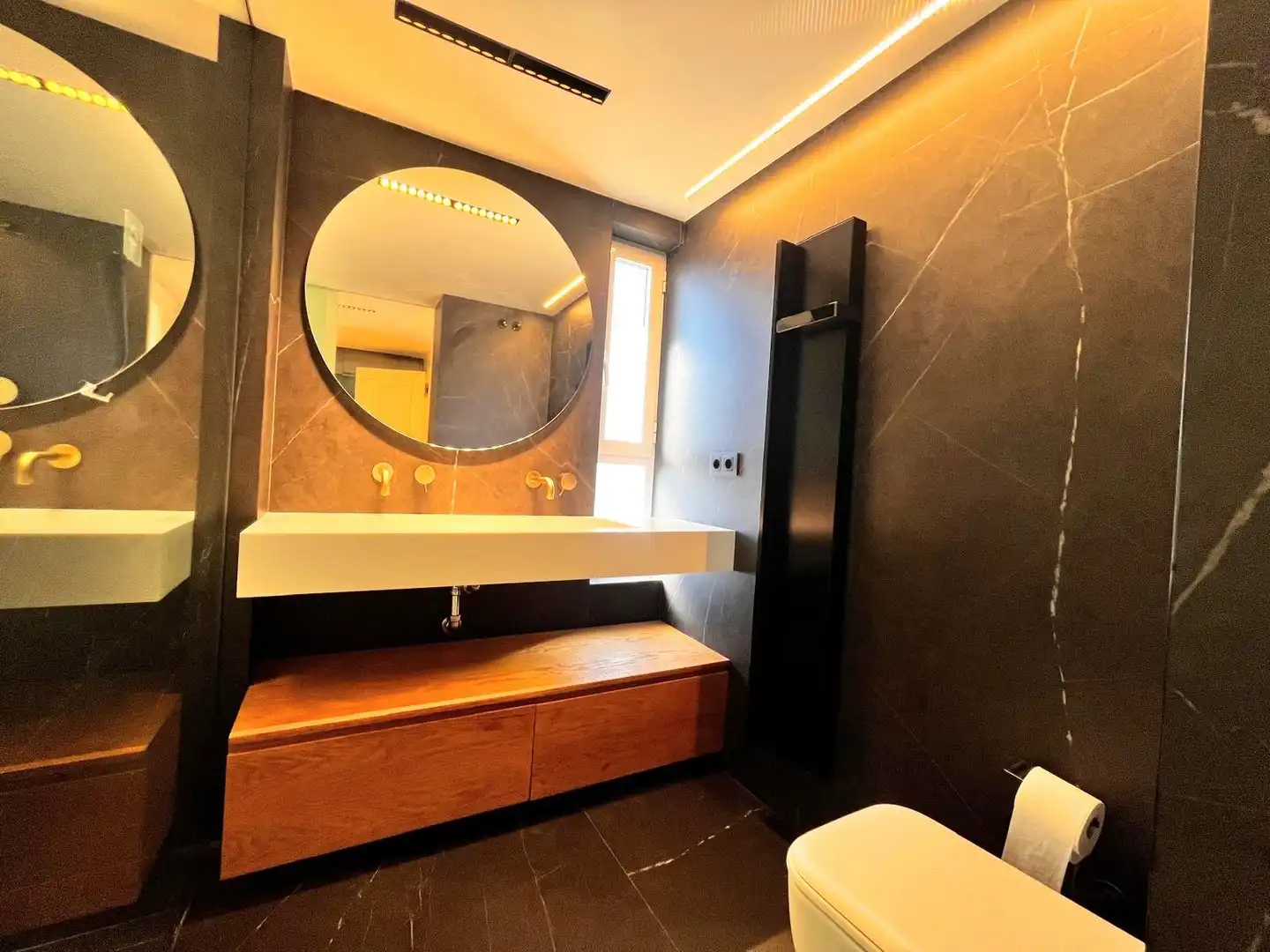Baño de Piso de alquiler en Benidorm con Aire acondicionado, Calefacción y Jardín privado
