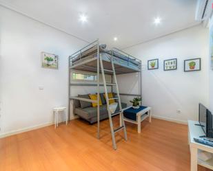 Bedroom of Flat to rent in  Madrid Capital  with Air Conditioner, Heating and Washing machine