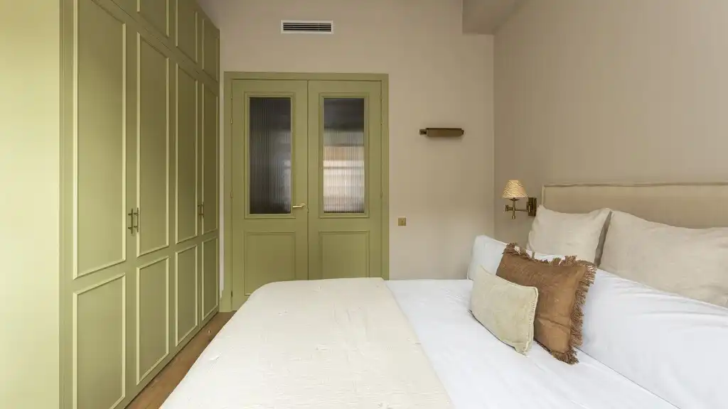 Habitación de Apartamento en venta en Barcelona con Aire acondicionado, Jardín privado y Parquet