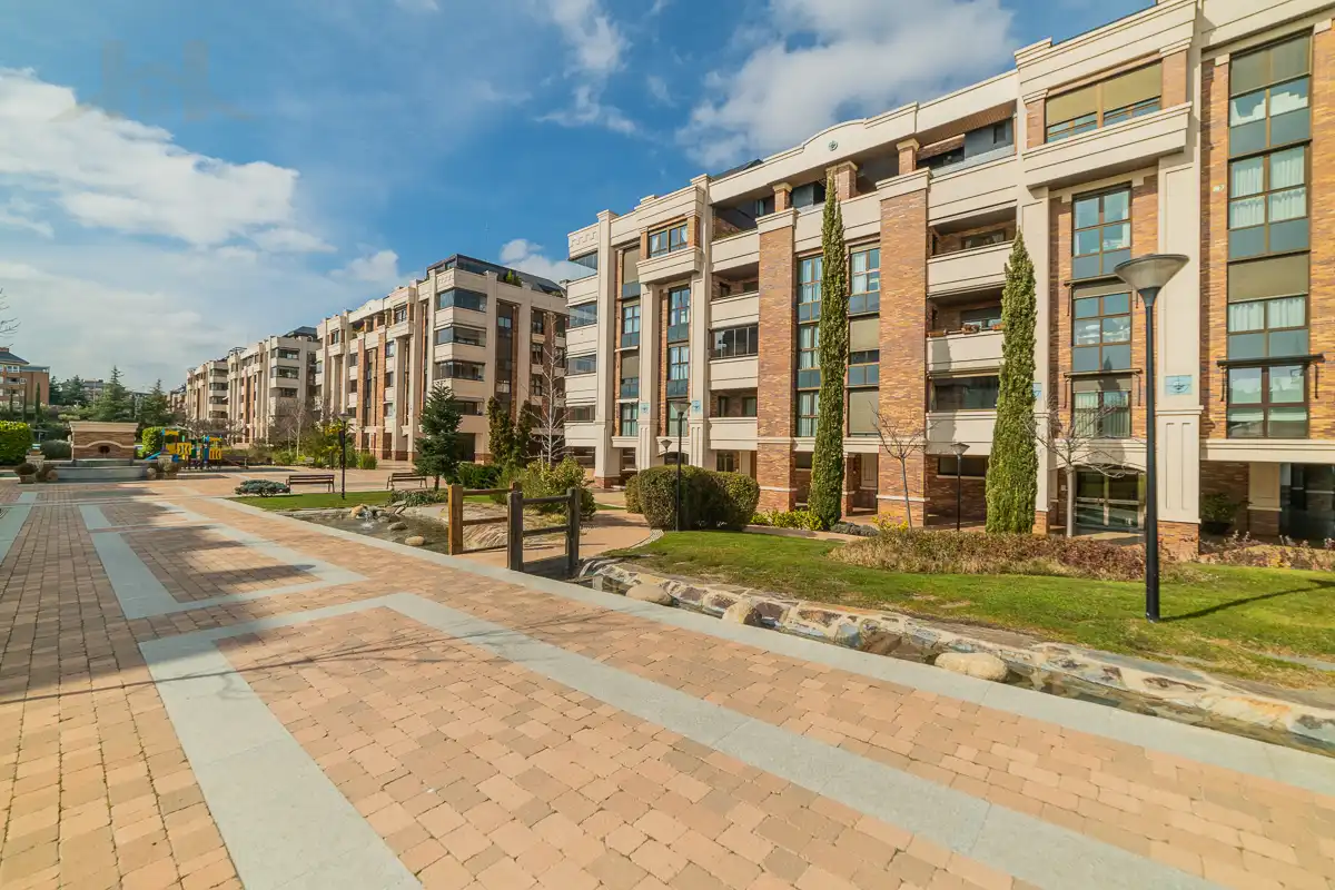 Vista exterior de Dúplex en venta en Majadahonda con Aire acondicionado, Calefacción y Parquet
