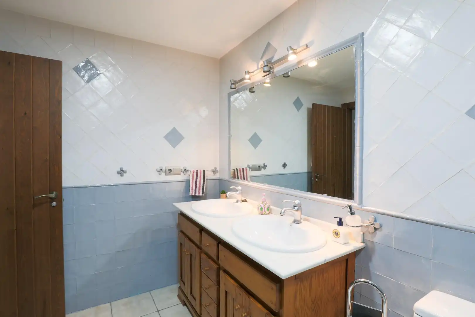Badezimmer von Haus oder Chalet zum Verkauf in Padul mit Klimaanlage, Heizung und Privatgarten