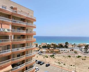 Vista exterior de Apartament en venda en La Manga del Mar Menor amb Terrassa, Balcó i Piscina comunitària