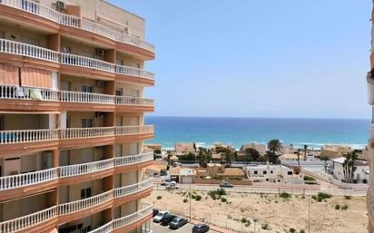 Vista exterior de Apartament en venda en La Manga del Mar Menor amb Terrassa, Balcó i Piscina comunitària