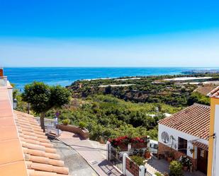 Vista exterior de Dúplex en venda en Nerja amb Aire condicionat, Calefacció i Terrassa