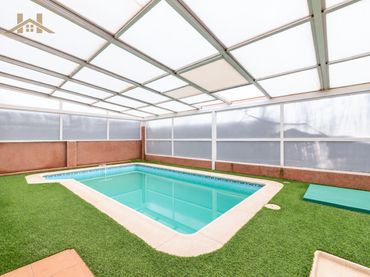 Semi-detached house with pool for sale in Calle Océano Pacífico