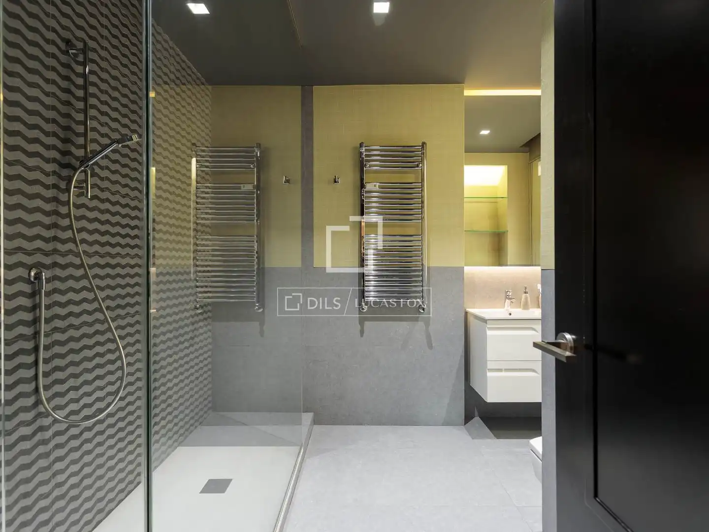 Badezimmer von Wohnung zur Miete in Madrid mit Klimaanlage, Heizung und Parkett