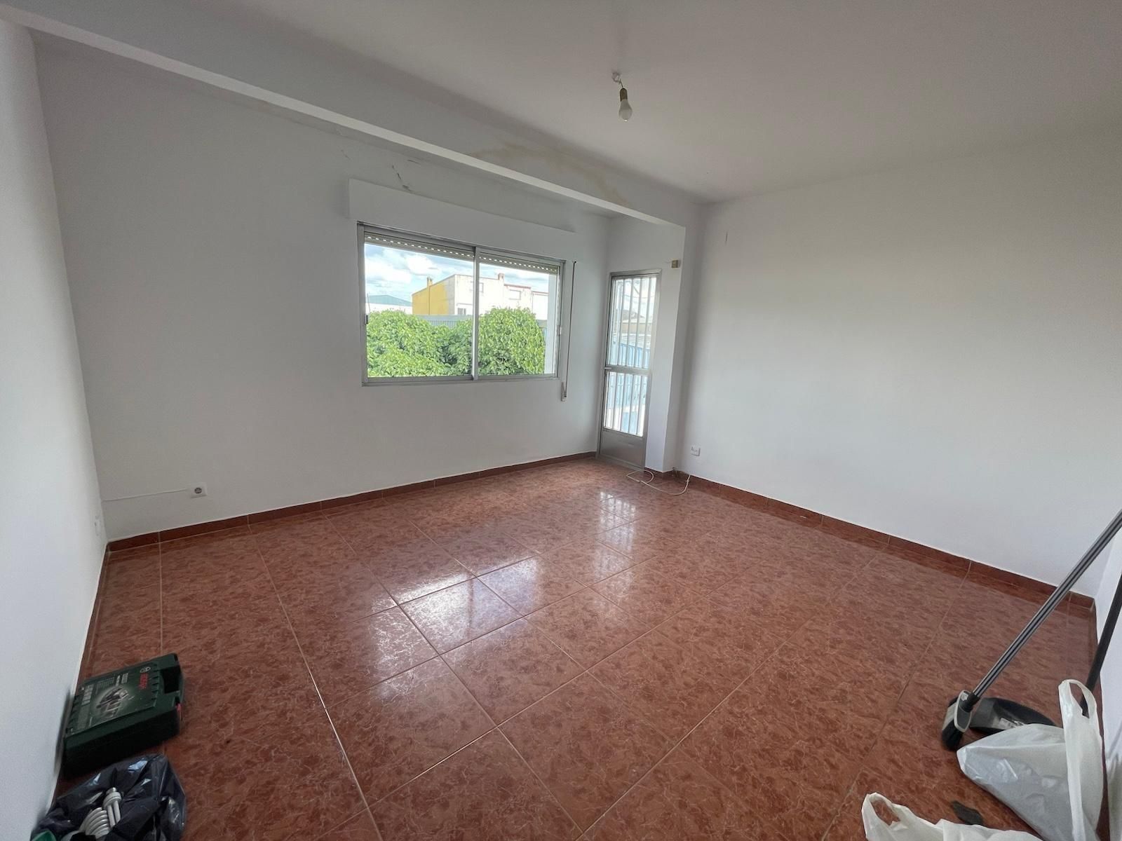 Sala d'estar de Casa o xalet en venda en Cáceres Capital amb Aire condicionat, Traster i Balcó
