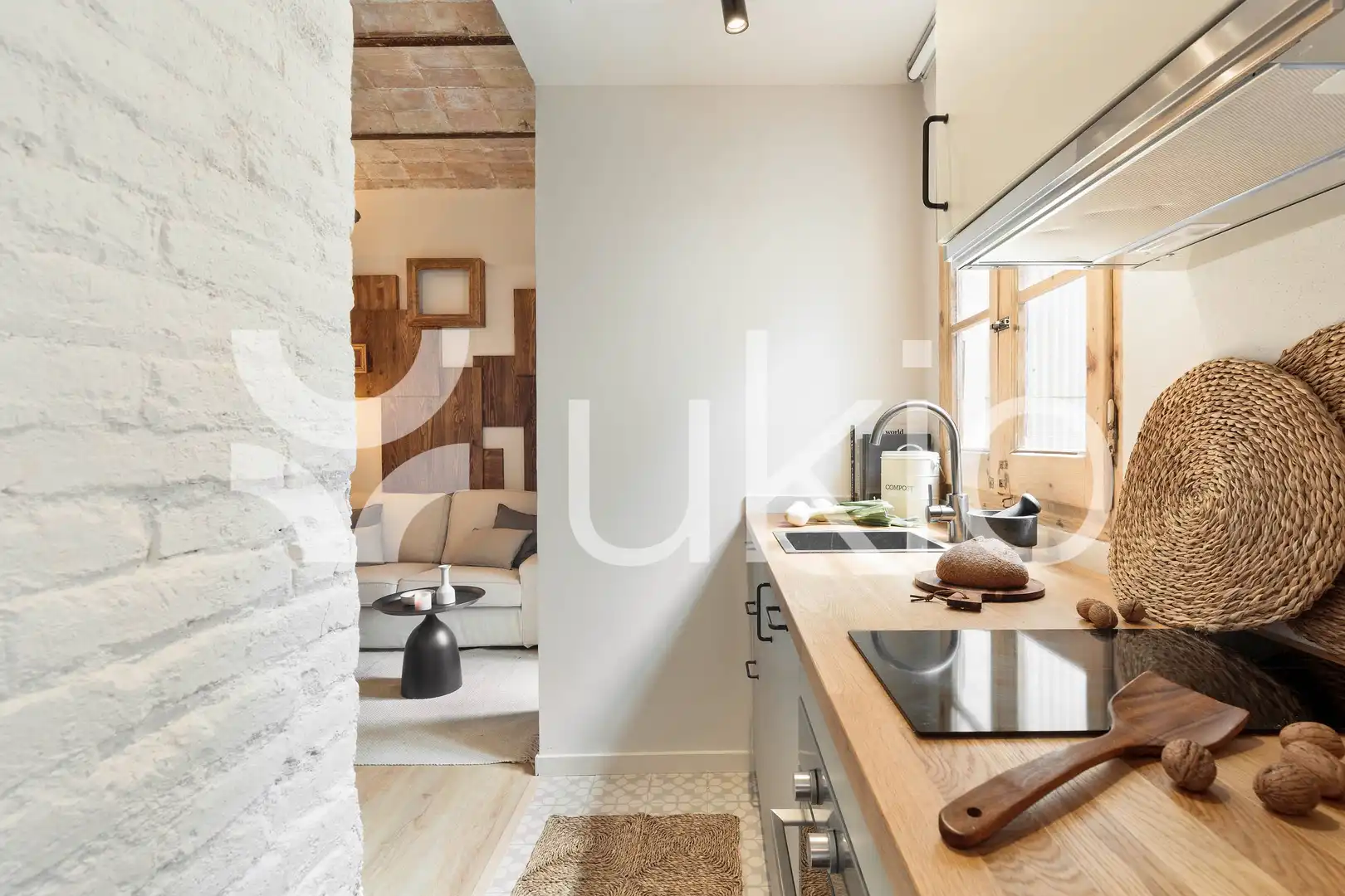 Cuina de Apartament de lloguer en Barcelona amb Aire condicionat, Calefacció i Moblat