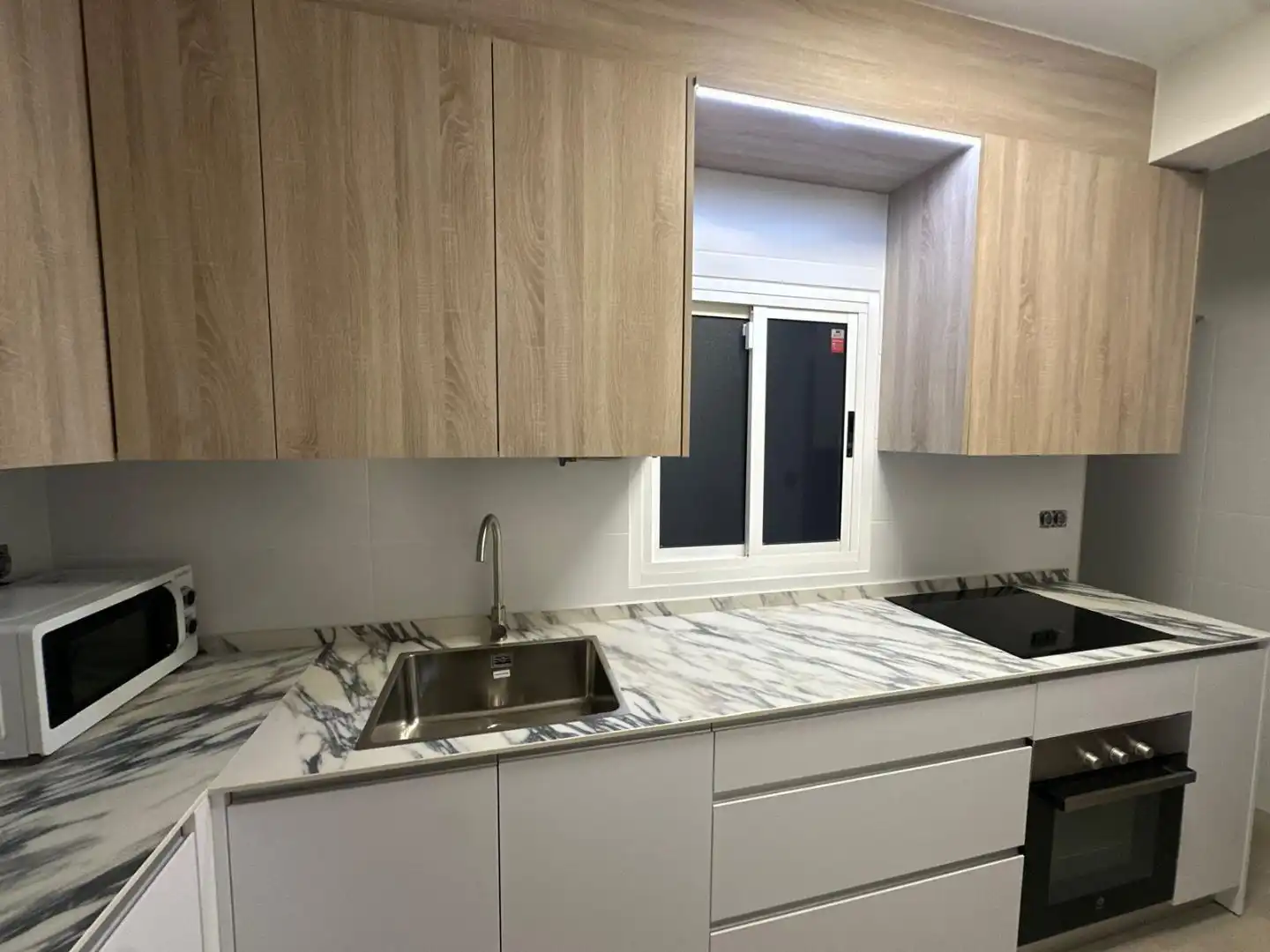 Cocina de Piso de alquiler en  Granada Capital con Aire acondicionado y Balcón