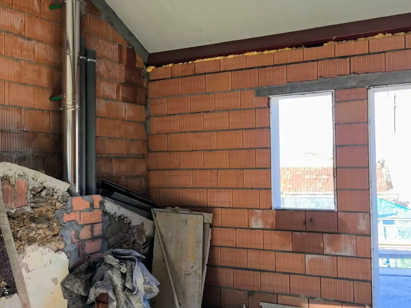 Vista exterior de Casa o xalet en venda en Carballo amb Calefacció, Terrassa i Moblat