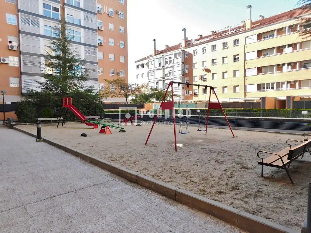 Parking of Flat for sale in Madrid  with Air Conditioner, Heating and Private garden