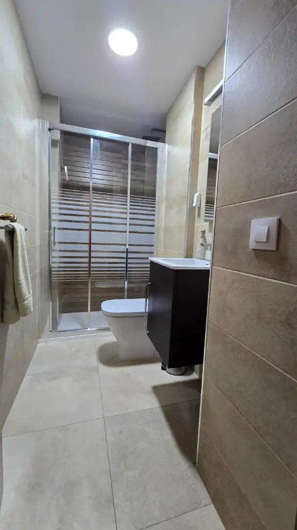 Bathroom of Flat for rent in Valencia  with Air Conditioner, Heating and Oven