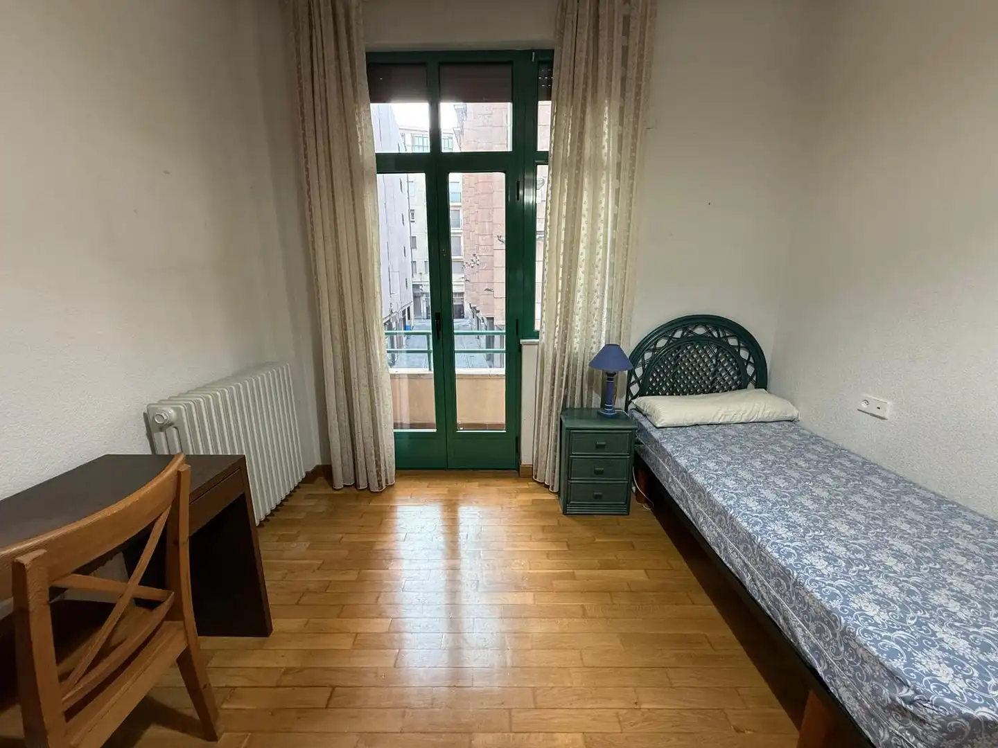 Dormitori de Pis de lloguer en Salamanca amb Calefacció, Parquet i Moblat