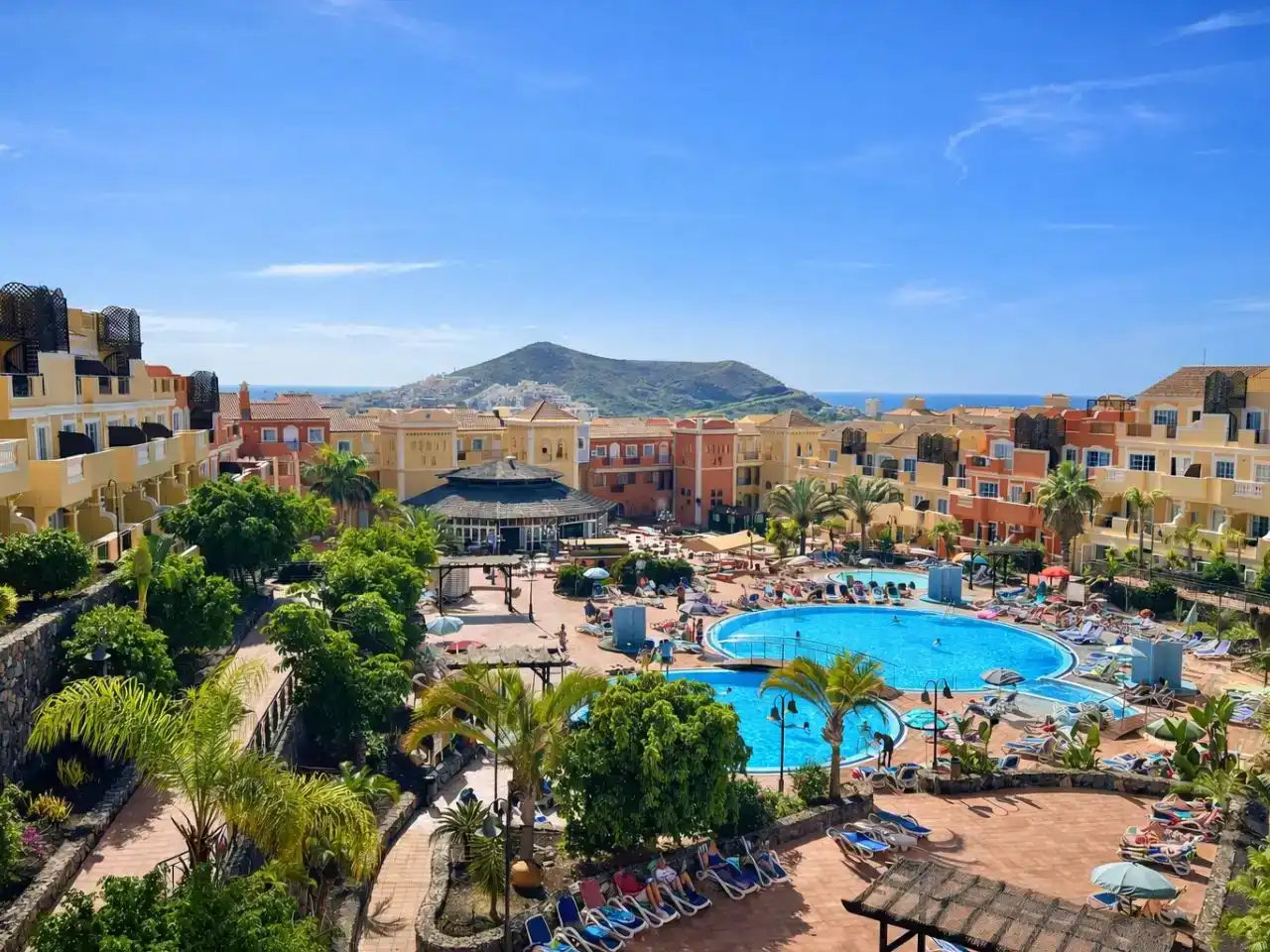 Vista exterior de Apartament en venda en Arona amb Aire condicionat, Piscina i Balcó