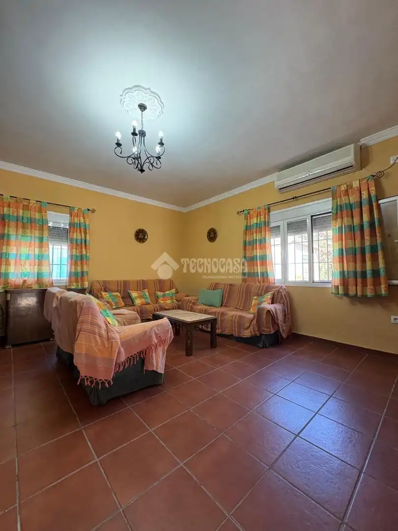 Living room of Country homes for sale in La Rinconada  with Air Conditioner and Heating