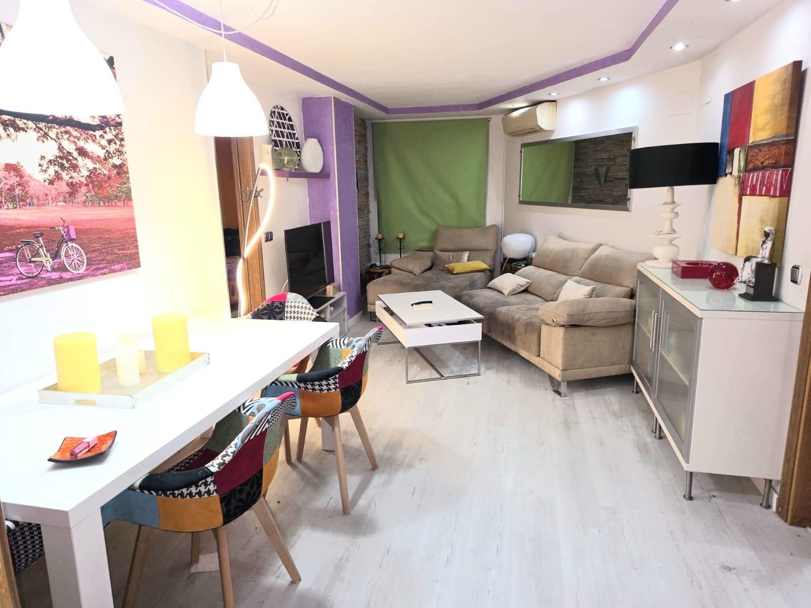 Living room of Flat for sale in  Valencia Capital  with Air Conditioner, Private garden and Balcony