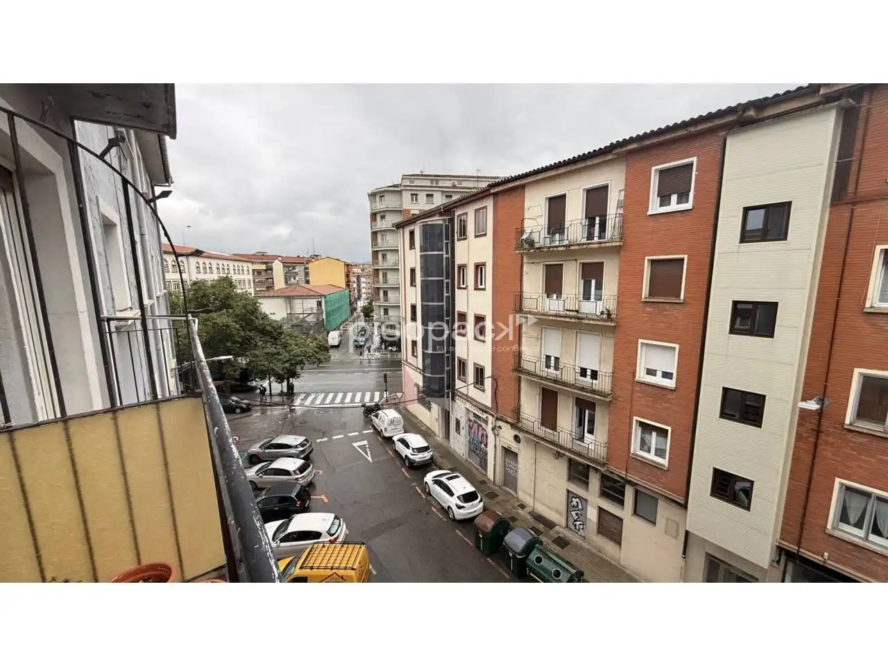 Außenansicht von Wohnung zum Verkauf in  Pamplona / Iruña mit Heizung, Terrasse und Balkon