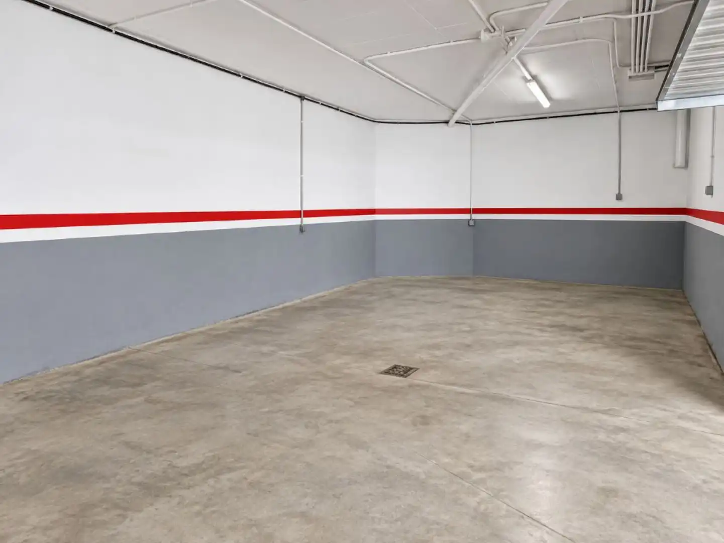 Parking de Casa o chalet en venta en Torrelavega  con Calefacción, Jardín privado y Parquet