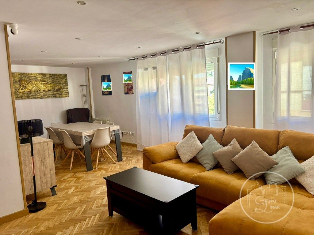 Sala de estar de Dúplex en venta en Segovia Capital con Aire acondicionado, Terraza y Piscina