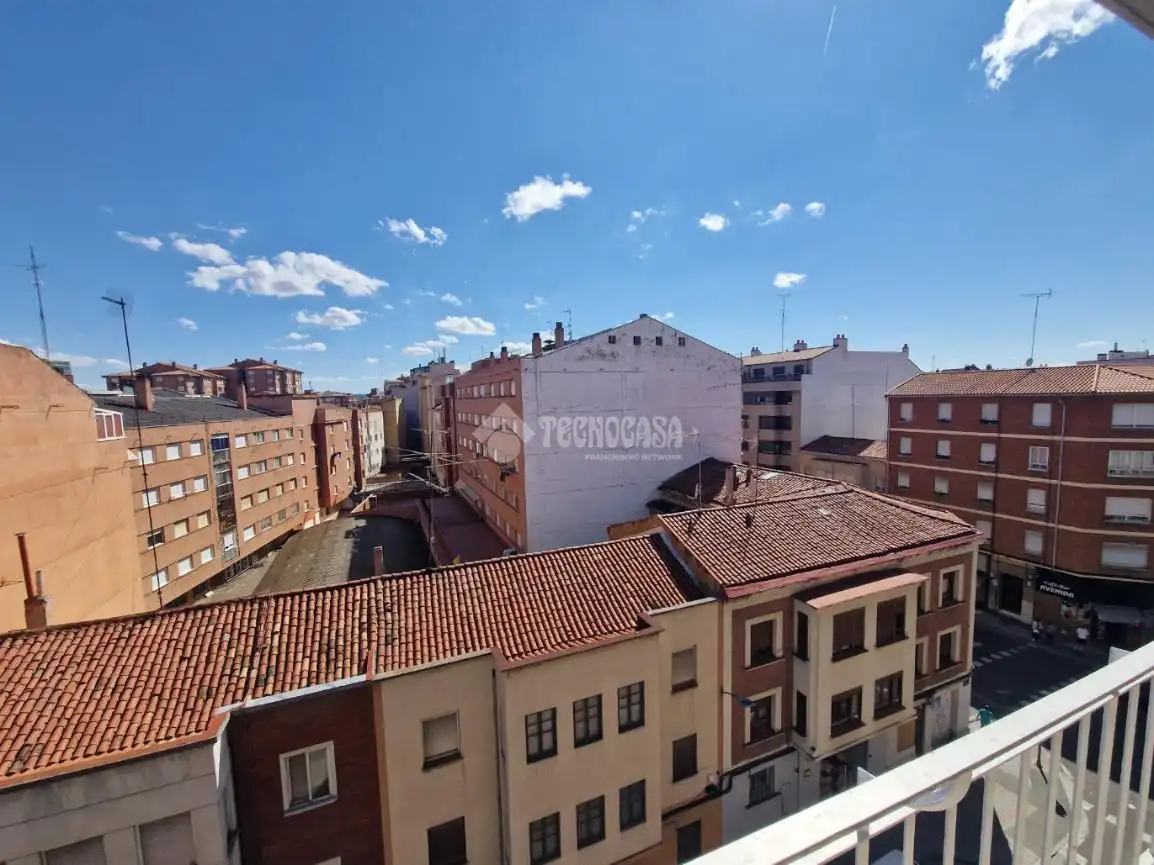 Vista exterior de Piso en venta en Palencia con Aire acondicionado, Calefacción y Parquet