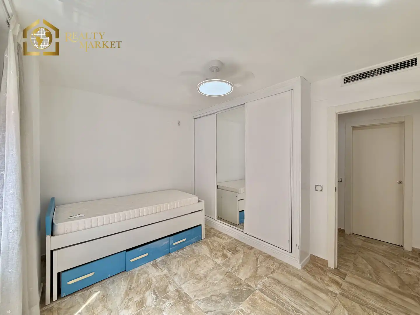 Bedroom of Flat for sale in Valencia  with Private garden, Furnished and Washing machine