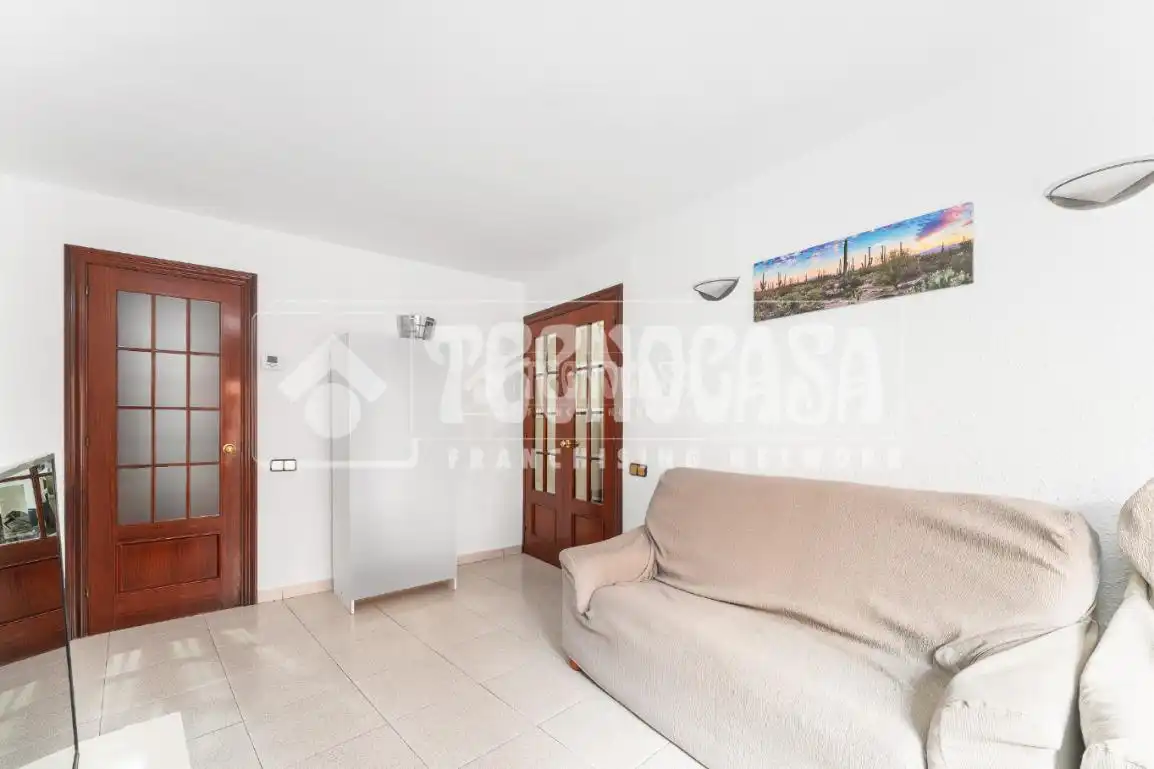 Sala d'estar de Pis en venda en Cornellà de Llobregat amb Calefacció
