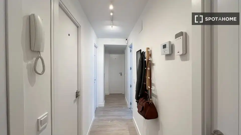 Flat for rent in Madrid  with Air Conditioner, Heating and Furnished