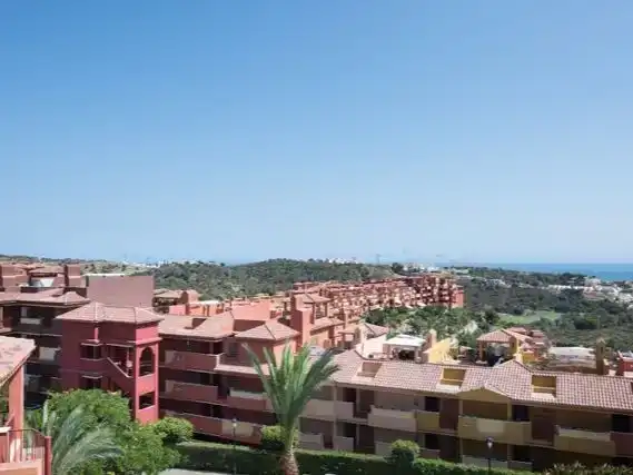 Vista exterior de Pis de lloguer en Marbella amb Aire condicionat, Piscina i Balcó