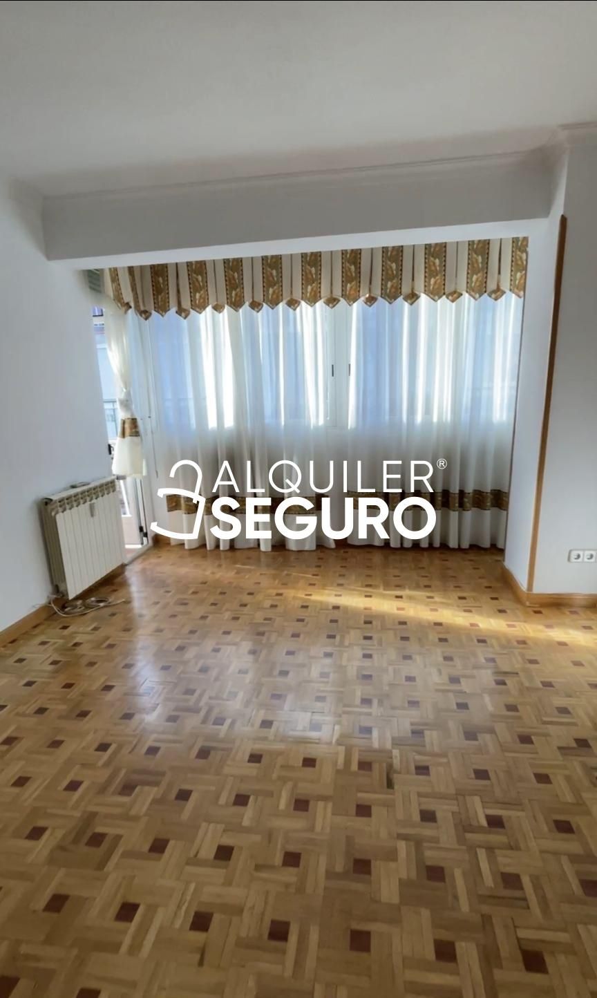 Dormitori de Pis de lloguer en Fuenlabrada amb Aire condicionat, Calefacció i Terrassa