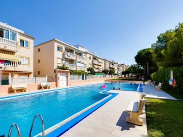 Apartamento con balcón en venta en Avenida CORINTO 2