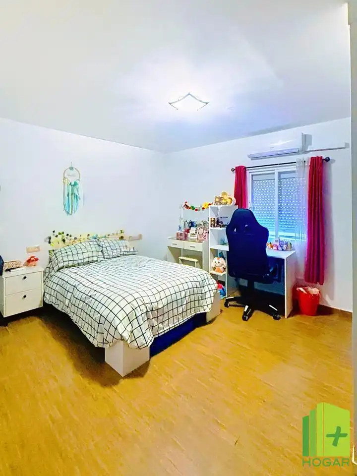 Habitación de Casa adosada en venta en Jaén con Aire acondicionado, Terraza y Balcón