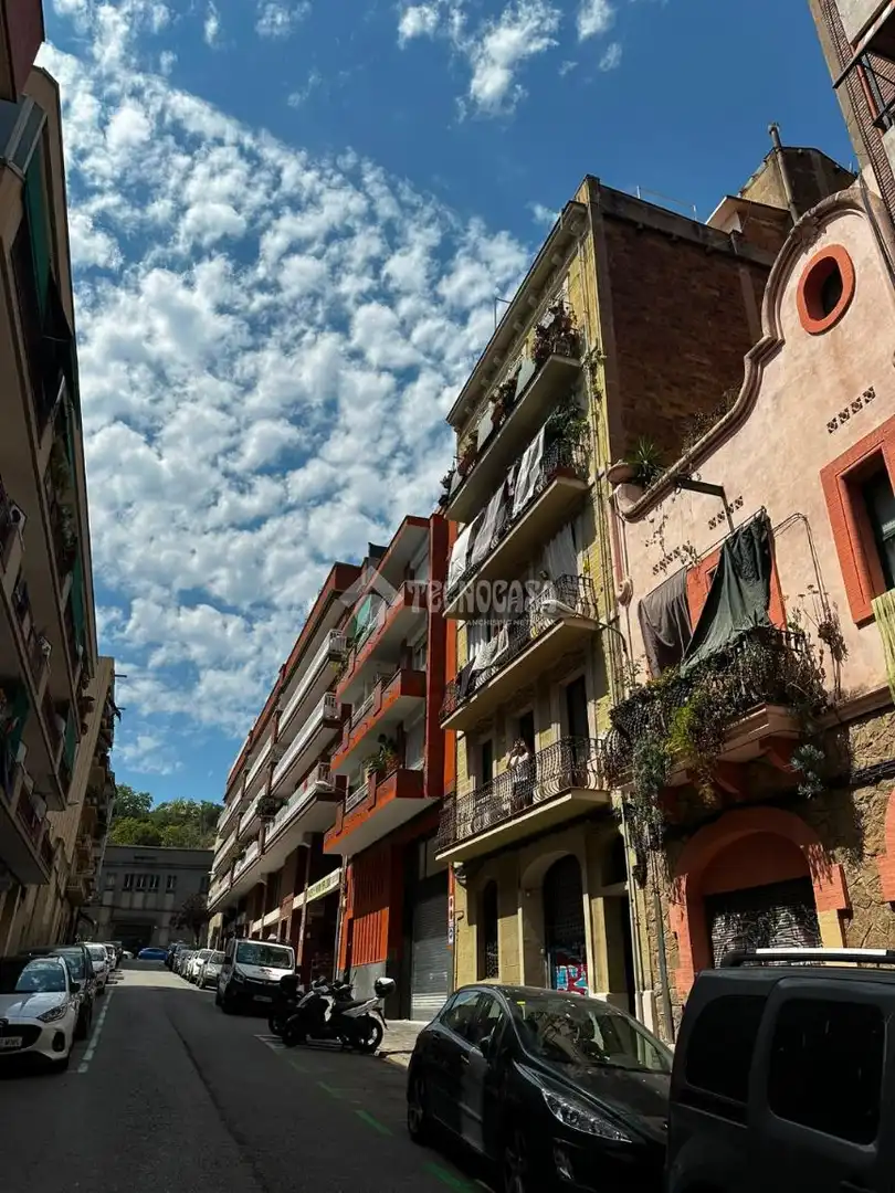 Vista exterior de Pis en venda en Barcelona amb Aire condicionat, Terrassa i Balcó