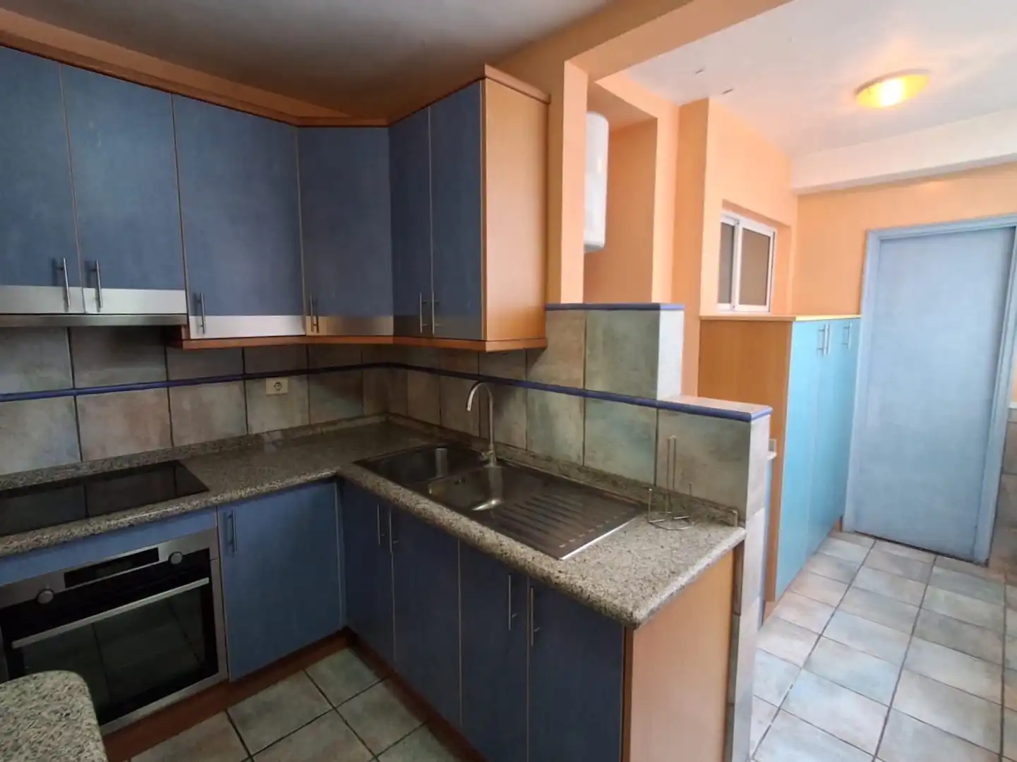 Cocina de Piso de alquiler en Las Palmas de Gran Canaria con Parquet, Horno y Balcón