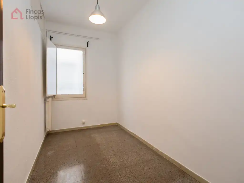 Habitación de Piso en venta en Barcelona con Balcón