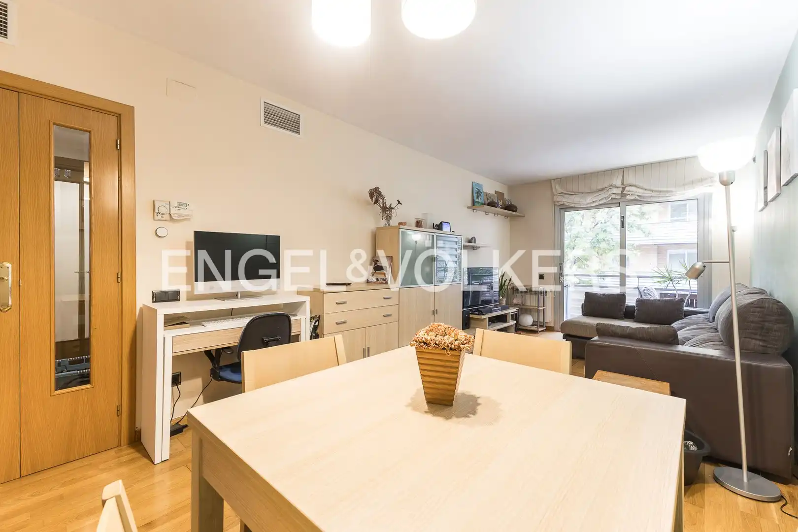 Sala d'estar de Pis en venda en Sant Just Desvern amb Aire condicionat, Calefacció i Parquet