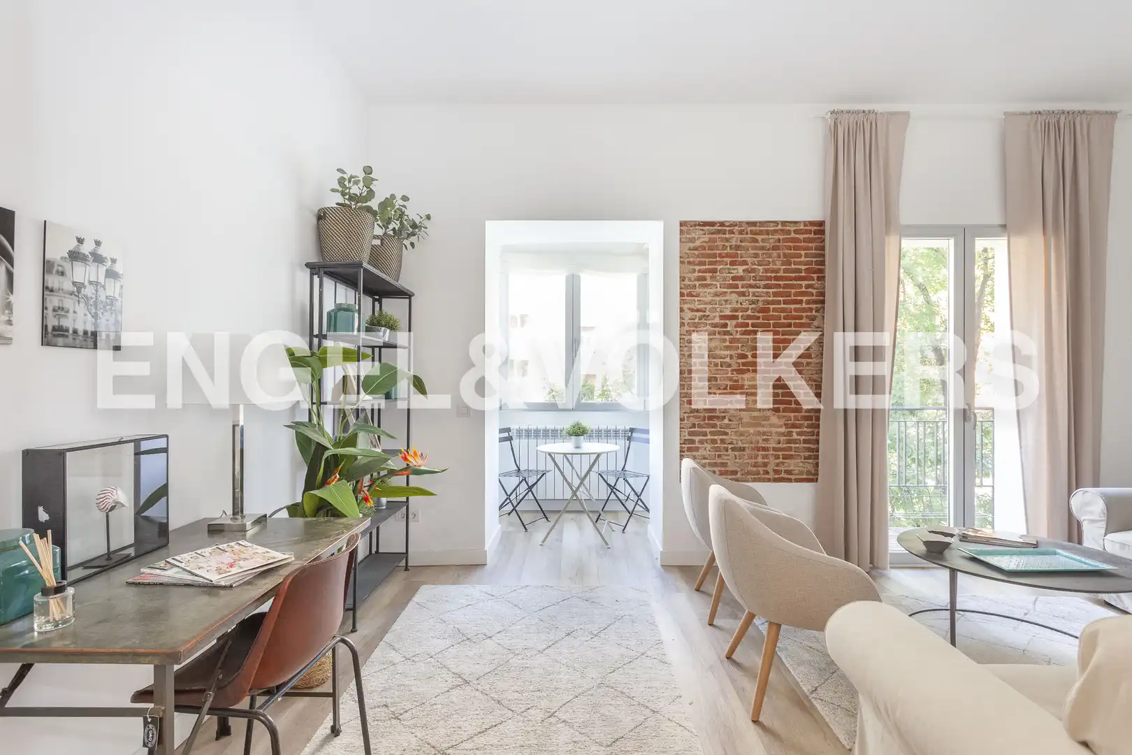 Living room of Flat for rent in Madrid  with Air Conditioner, Heating and Storage room