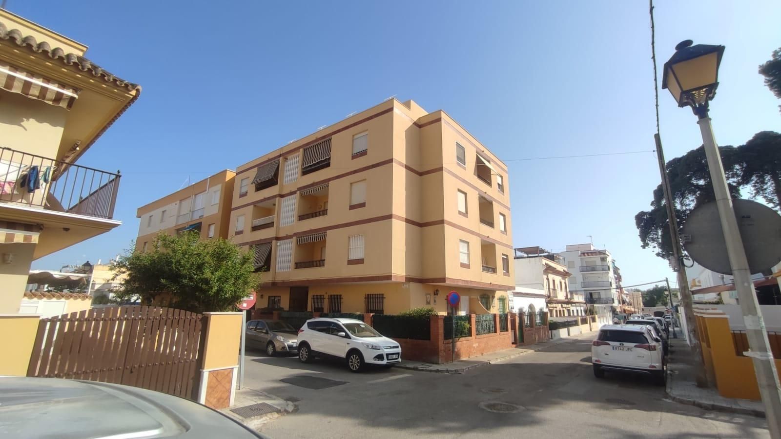 Vista exterior de Pis en venda en Chipiona amb Terrassa i Balcó