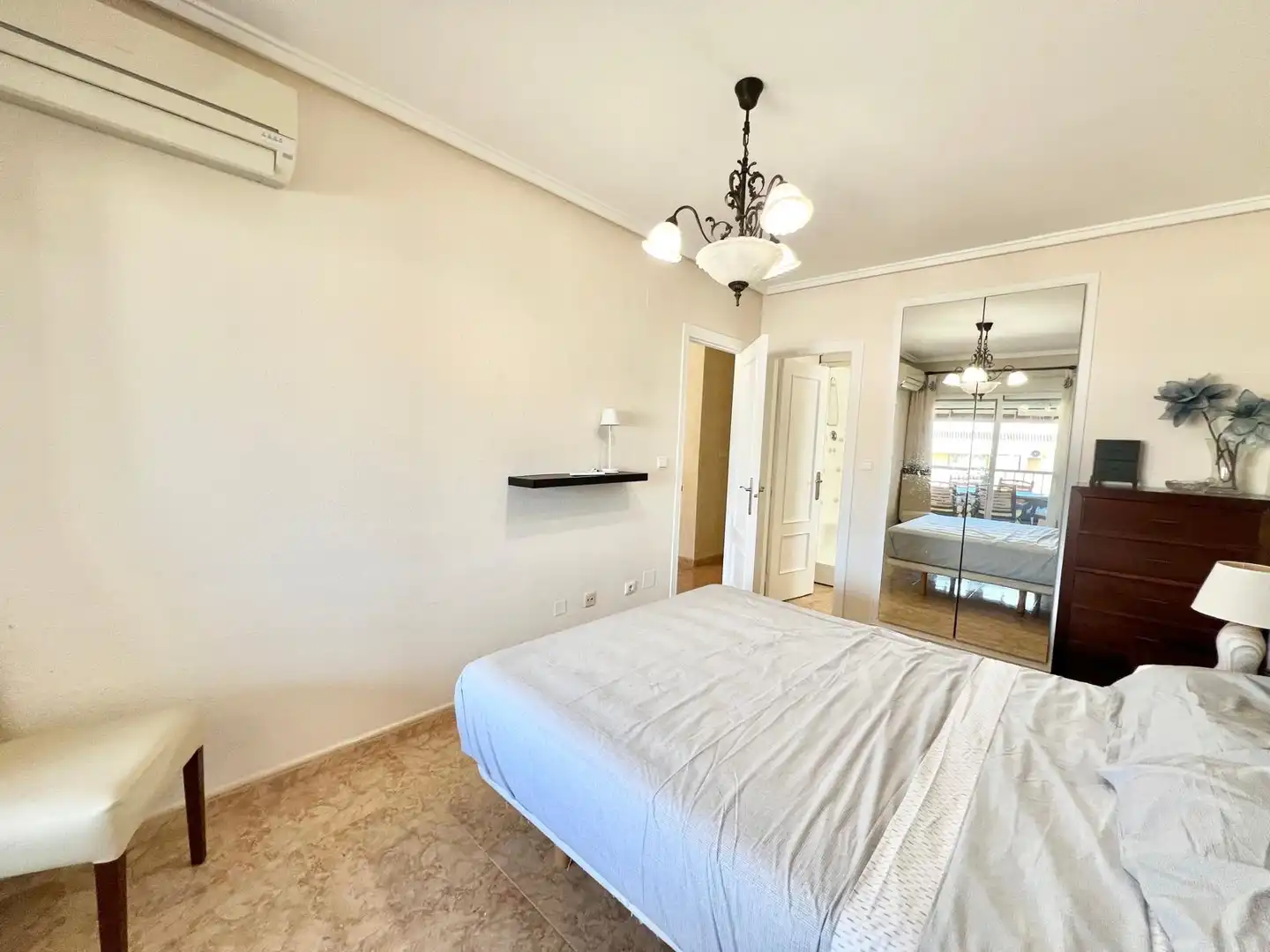 Habitación de Ático de alquiler en Torrevieja con Aire acondicionado, Calefacción y Terraza