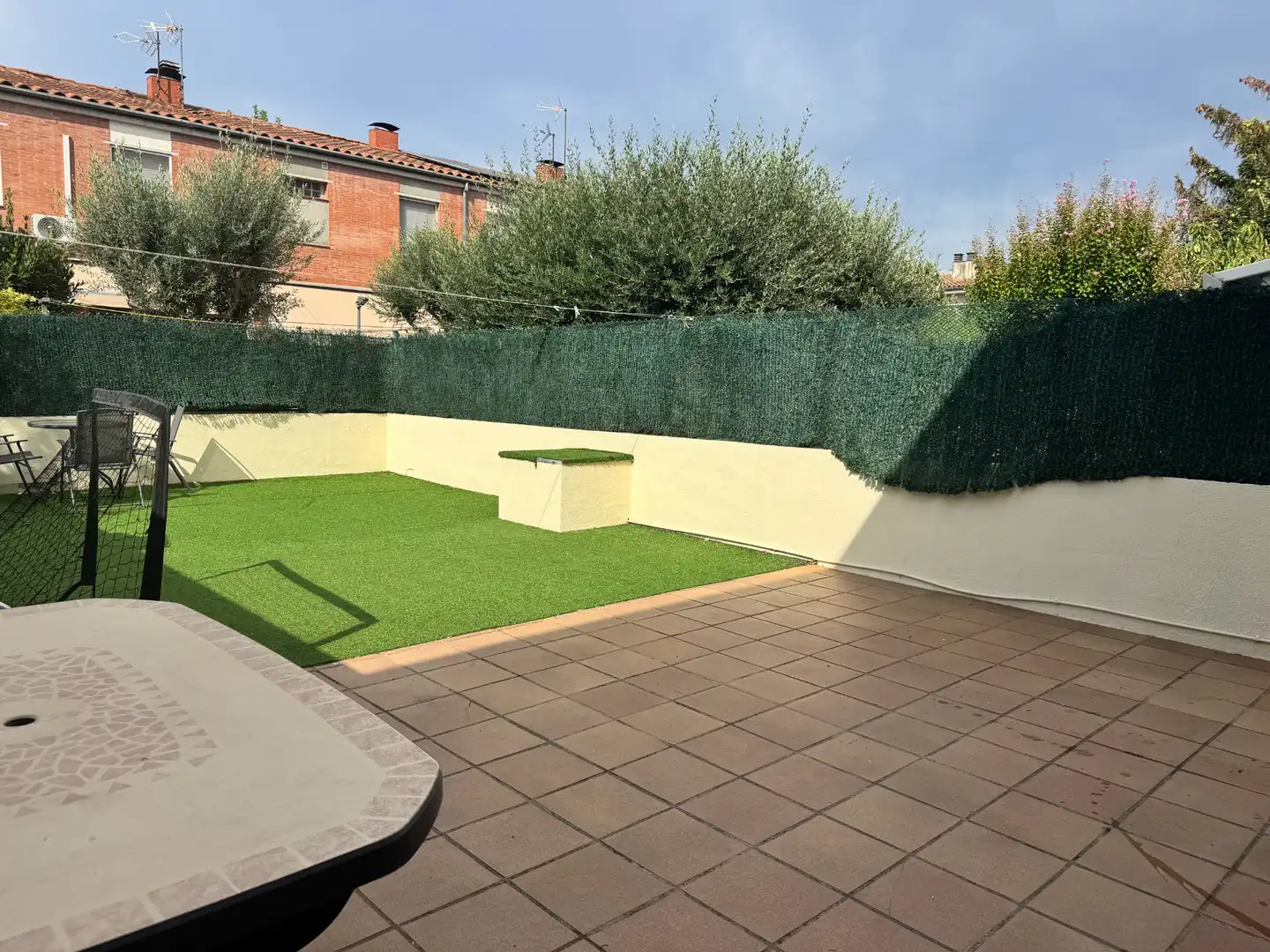 Terrassa de Casa adosada en venda en Girona amb Aire condicionat, Calefacció i Jardí privat