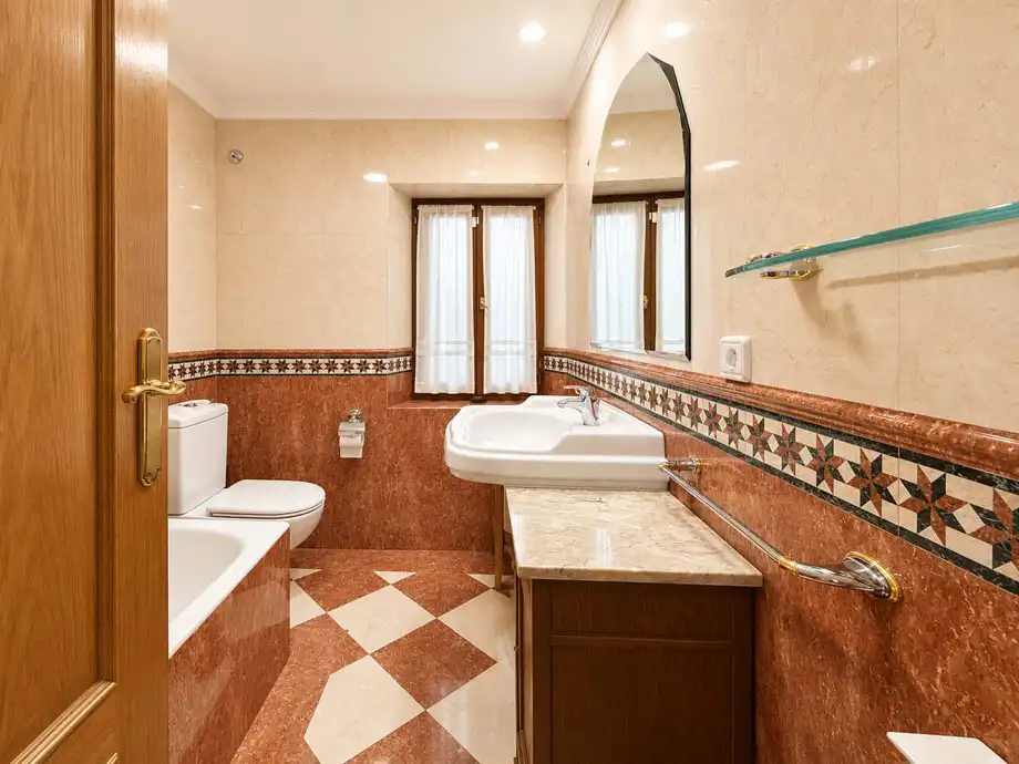 Baño de Casa o chalet en venta en Vitoria - Gasteiz con Calefacción, Jardín privado y Amueblado