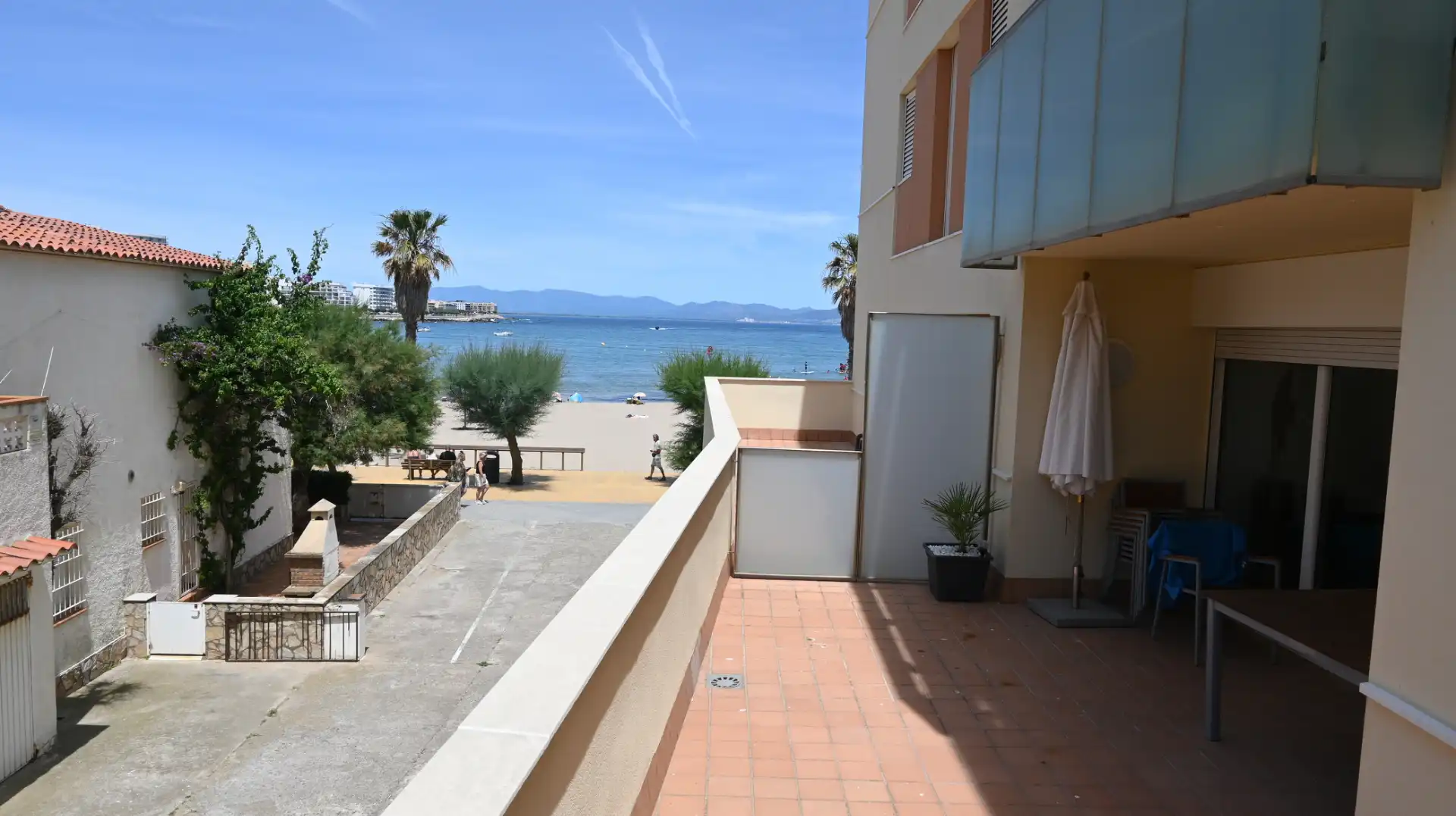 Terrasse von Wohnungen zum Verkauf in L'Escala mit Klimaanlage, Terrasse und Möbliert