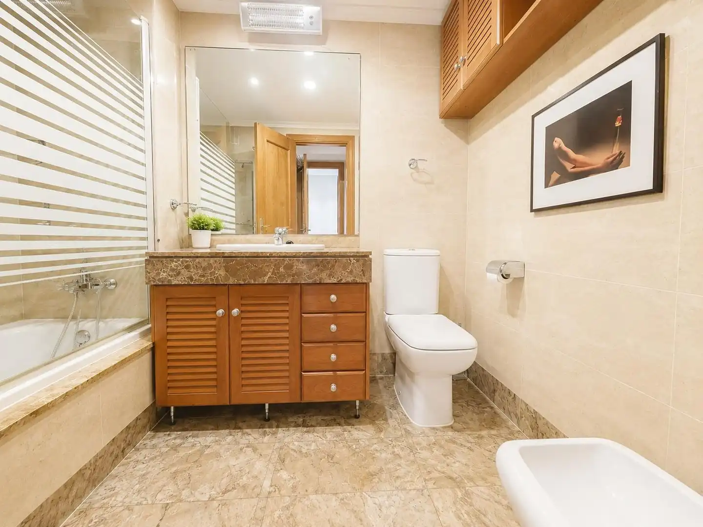 Bathroom of Flat for sale in Málaga  with Air Conditioner, Terrace and Storage room